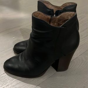 Halogen black booties